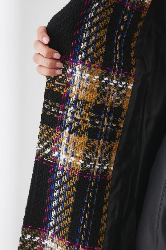 Płaszcz damski dwurzędowy w kratę kolor multicolor RW24.KPD707