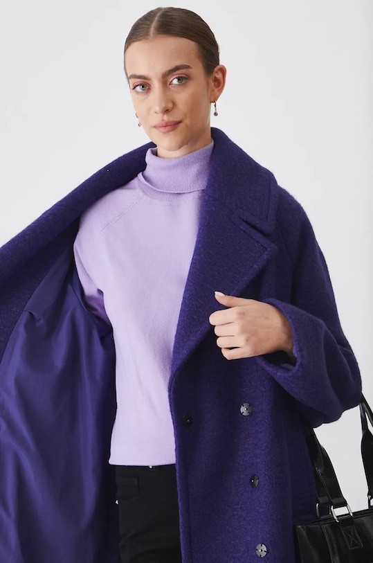 Kabát dámsky s textúrou fialová farba RW24.KPD810
