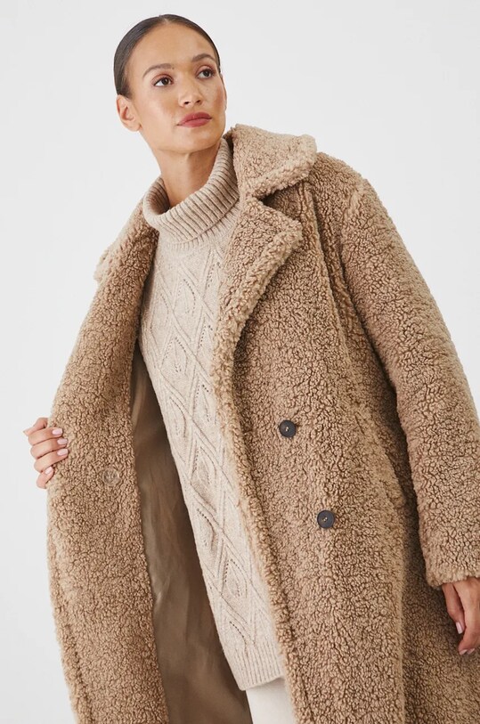 Płaszcz damski oversize z fakturą kolor beżowy RW24.KPD818