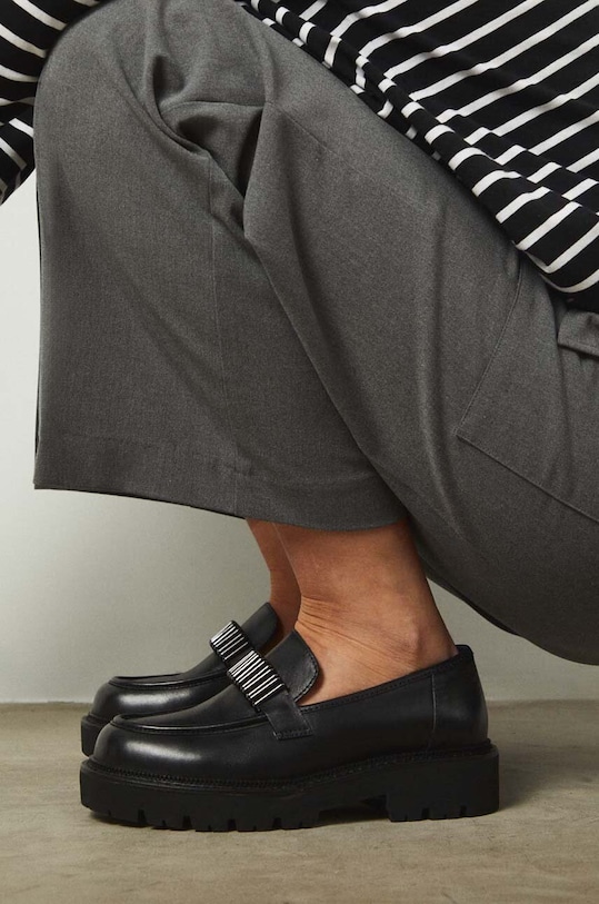 Mokasyny skórzane damskie z ozdobnymi elementami kolor czarny platforma czarny RW24.OBD301