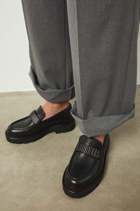 Mokasyny skórzane damskie z ozdobnymi elementami kolor czarny RW24.OBD301