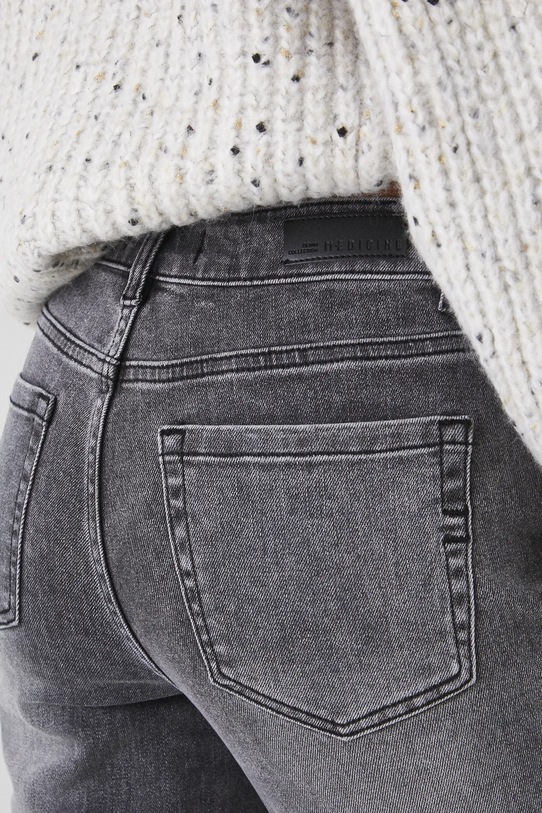 Jeansy damskie mom fit z efektem sprania kolor szary szary RW24.SJDA02