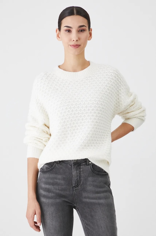Sweter z domieszką wełny damski z fakturą kolor beżowy gładkie beżowy RW24.SWD084