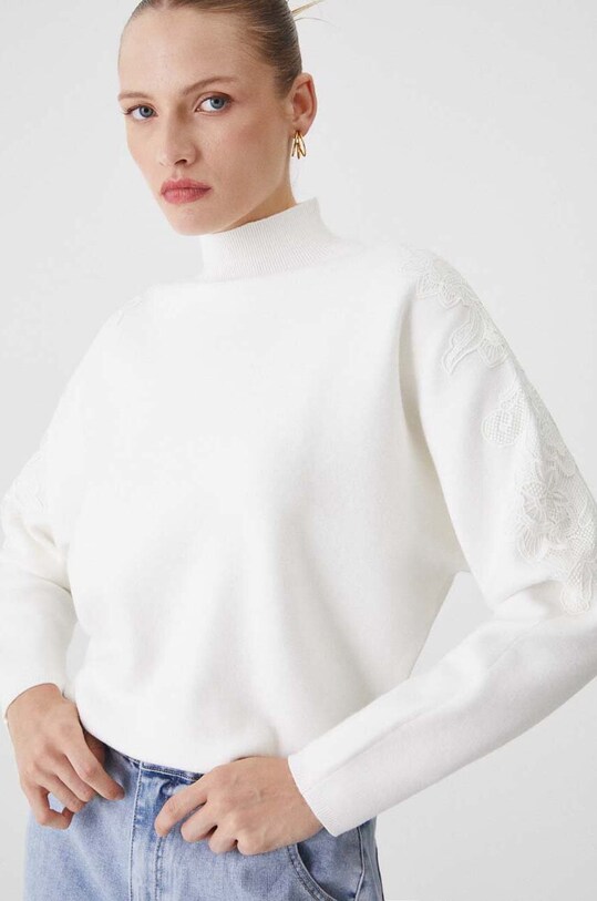 Sweter damski z ozdobną aplikacją kolor beżowy aplikacja beżowy RW24.SWD506
