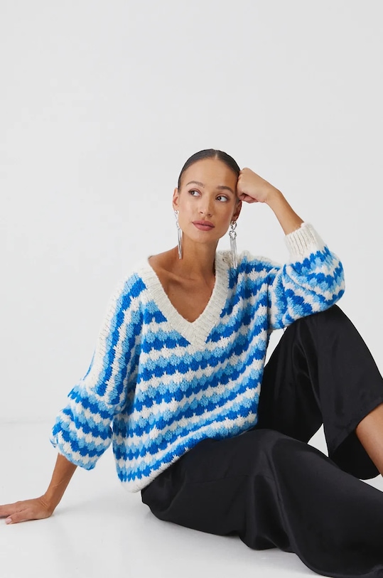 Sweter z domieszką wełny damski wzorzysty kolor niebieski gruba niebieski RW24.SWD770