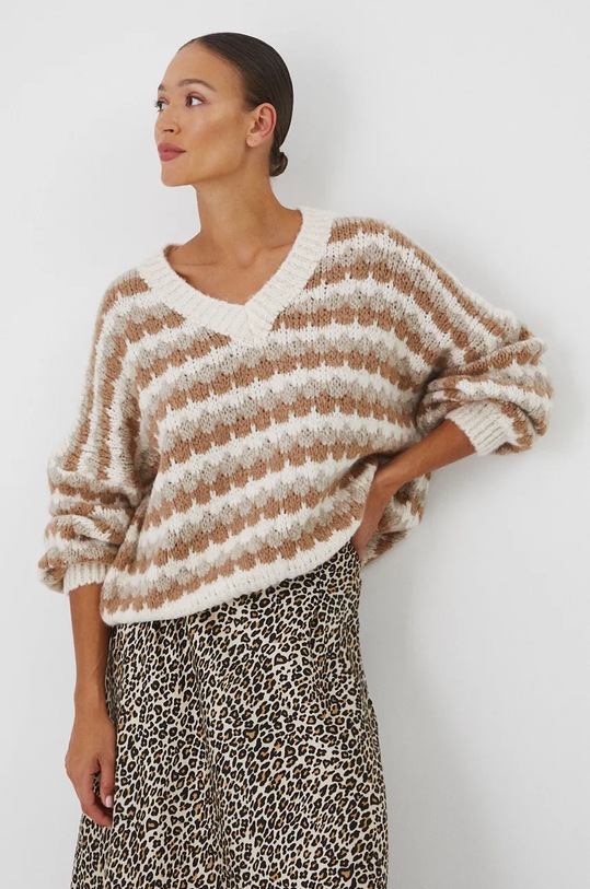Sweter z domieszką wełny damski wzorzysty kolor beżowy gruba beżowy RW24.SWD770