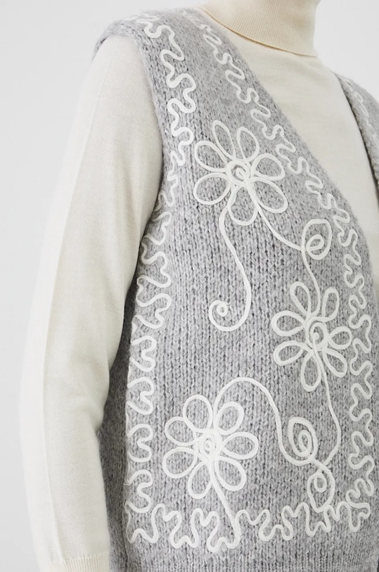 Kamizelka damska z ozdobną aplikacją kolor szary RW24.SWD773