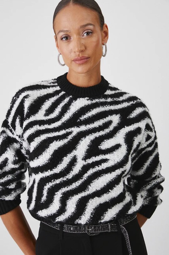 Sweter damski ze zwierzęcym wzorem kolor czarny czarny RW24.SWD976