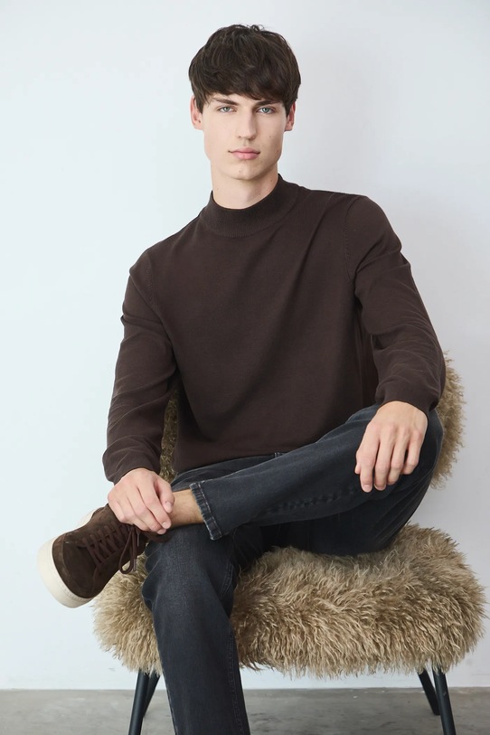 Medicine sweter regular brązowy RW24.SWM052