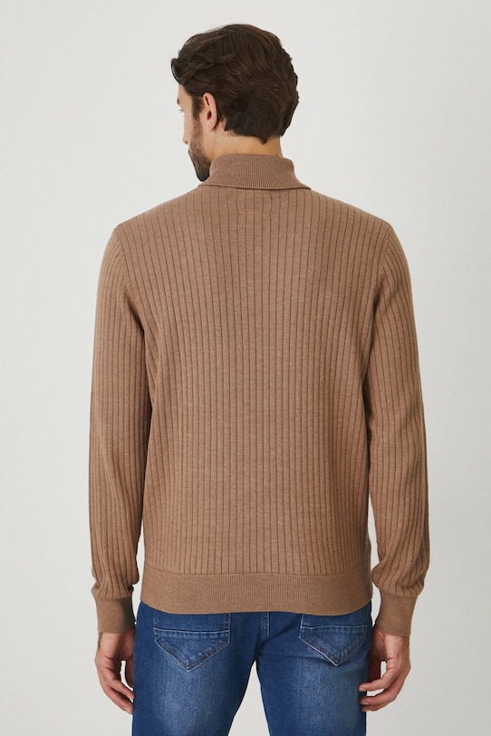 Odzież Sweter męski z golfem prążkowany kolor brązowy RW24.SWMB13 brązowy