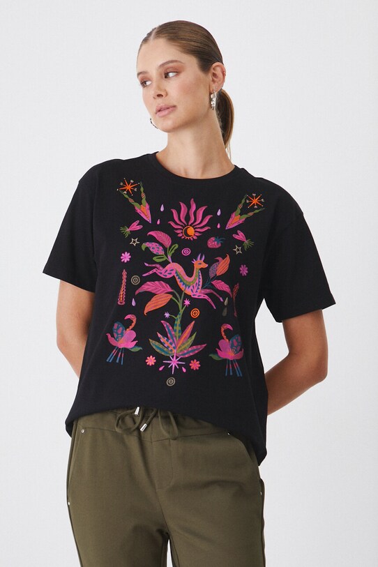 T-shirt bawełniany damski z ozdobnym haftem kolor czarny czarny RW24.TSD602