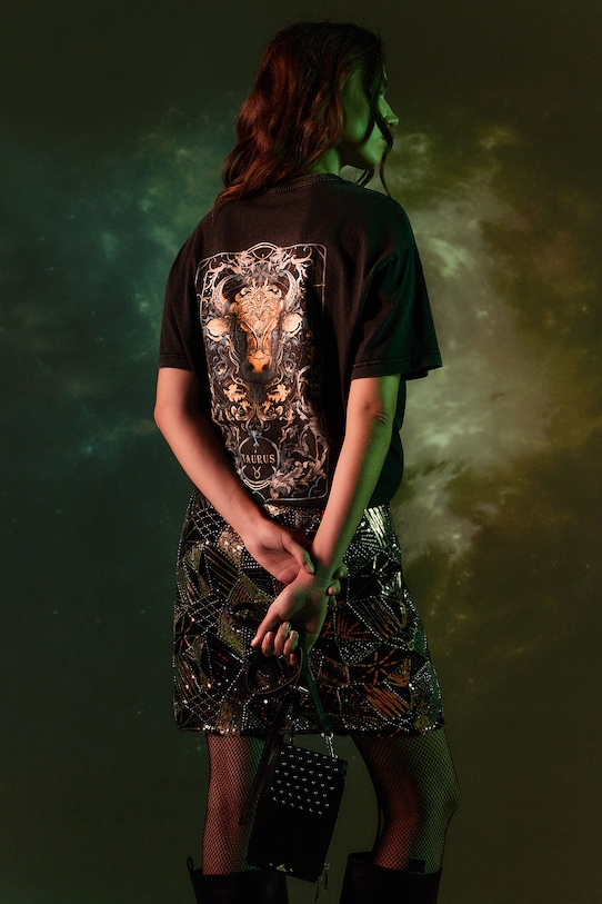 T-shirt bawełniany damski z kolekcji Zodiak - Byk kolor czarny okrągły czarny RW24.TSD951