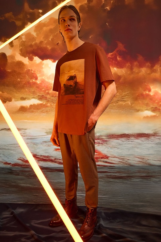 T-shirt bawełniany męski z kolekcji Zdzisław Beksiński x Medicine kolor pomarańczowy okrągły pomarańczowy RW24.TSM859