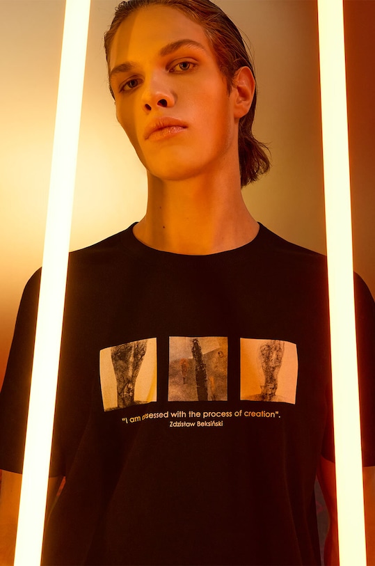 Odzież T-shirt bawełniany męski z kolekcji Zdzisław Beksiński x Medicine kolor czarny RW24.TSM861 czarny