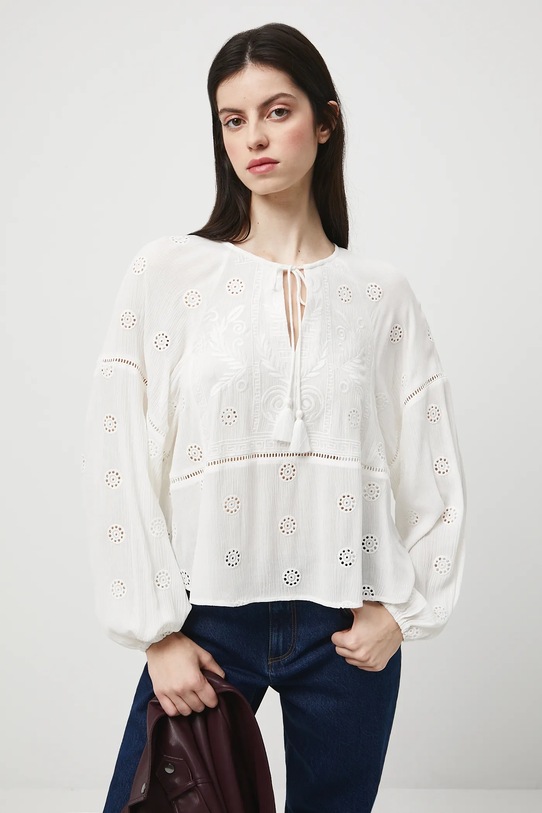 Bluzka damska z wiskozy z ozdobnymi haftami casual beżowy RW25-BDD303