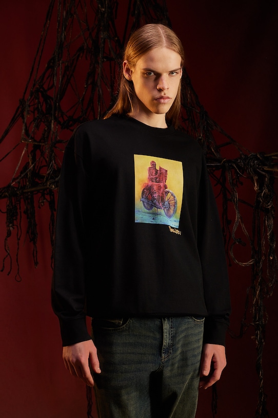 Longsleeve bawełniany męski z kolekcji Zdzisław Beksiński x Medicine okrągły czarny RW25-BUMA50