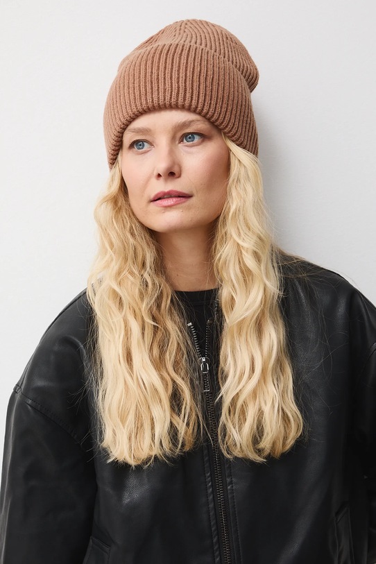 Czapka damska beanie prążkowana średniej grubości beżowy RW25-CDD052
