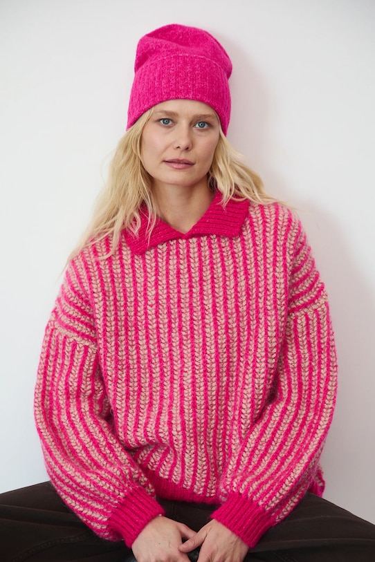 Czapka z domieszką wełny damska średniej grubości różowy RW25-CDD070