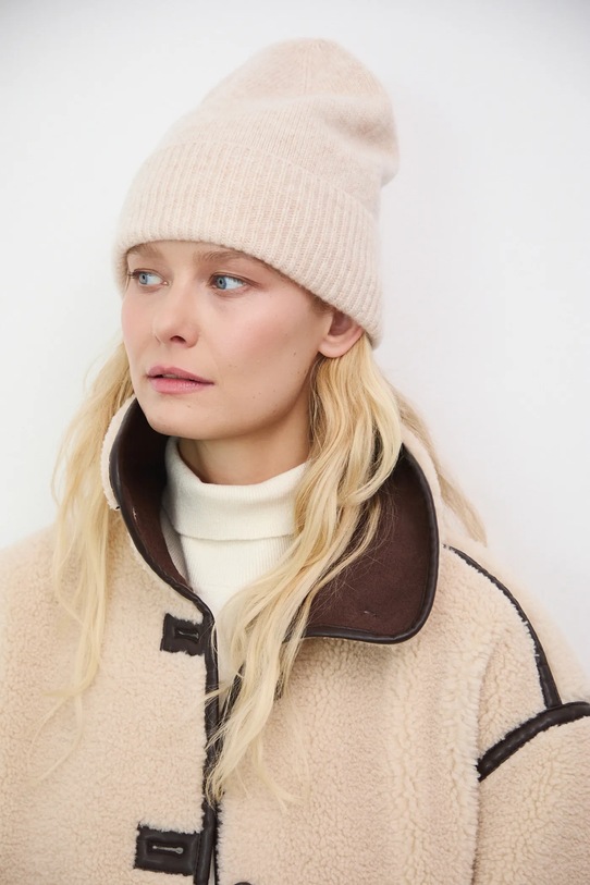 Czapka damska z wełny merino średniej grubości beżowy RW25-CDD709