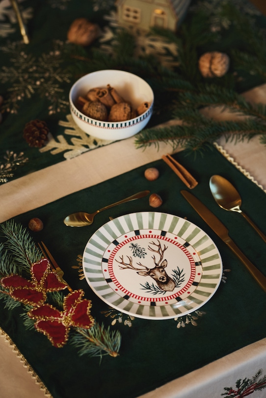 Talerz porcelanowy z ozdobnym wzorem biały RW25-KBU808