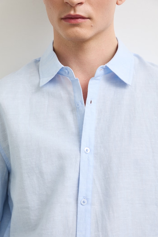 Koszula z lnem męska z kołnierzykiem klasycznym gładka RW25-KDM011 niebieski