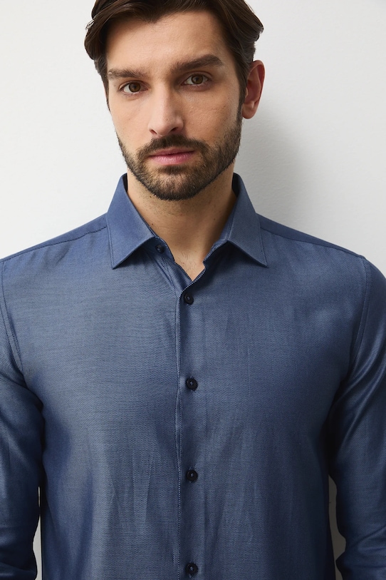 Koszula bawełniana męska z kołnierzykiem klasycznym melanżowa granatowy RW25-KDM0B5