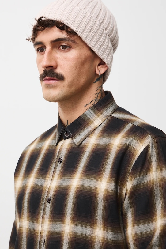 Koszula męska z kołnierzykiem klasycznym w kratę brązowy RW25-KDM804