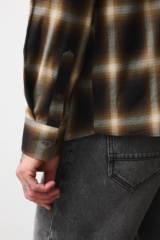 Koszula męska z kołnierzykiem klasycznym w kratę RW25-KDM804 brązowy