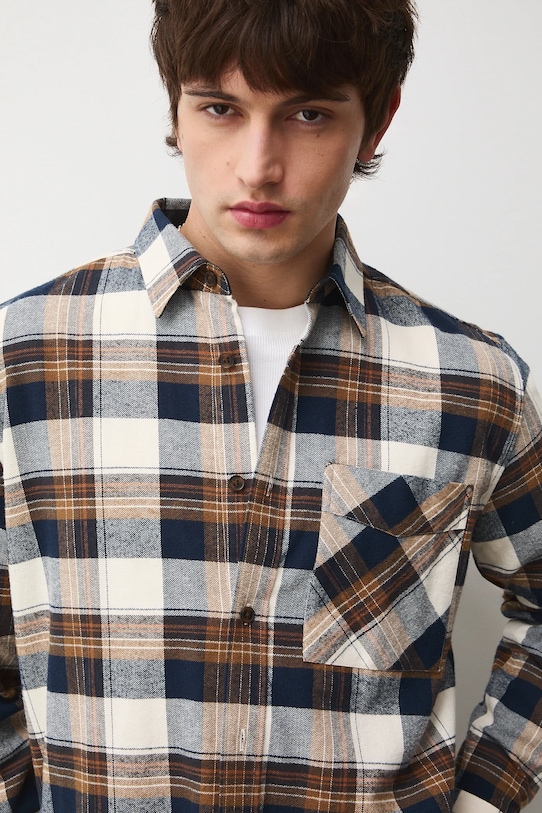 Bavlnená košeľa s klasickým károvaným golierom béžová RW25-KDM903