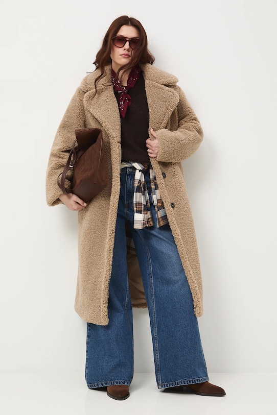 Płaszcz damski ze sztucznego futerka bez kaptura brązowy RW25-KPD902