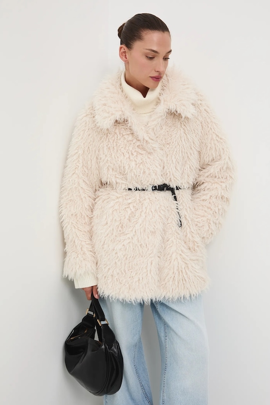 Kurtka z imitacji futerka z podszewką beżowy RW25-KUD807