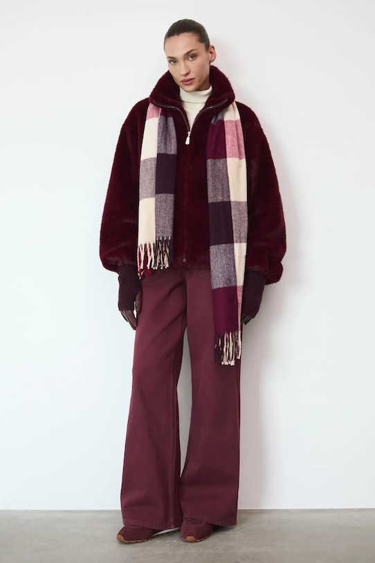 Kurtka damska z imitacji futerka z podszewką bordowy RW25-KUD808