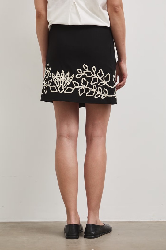 Oblečení Sukně s příměsí lnu dámská mini, s aplikací RW25-SDD107 černá