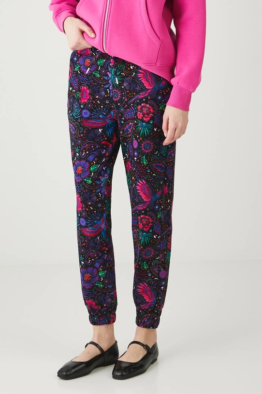 Spodnie dresowe bawełniane damskie z elastanem wzorzyste z elastanem multicolor RW25-SPD013