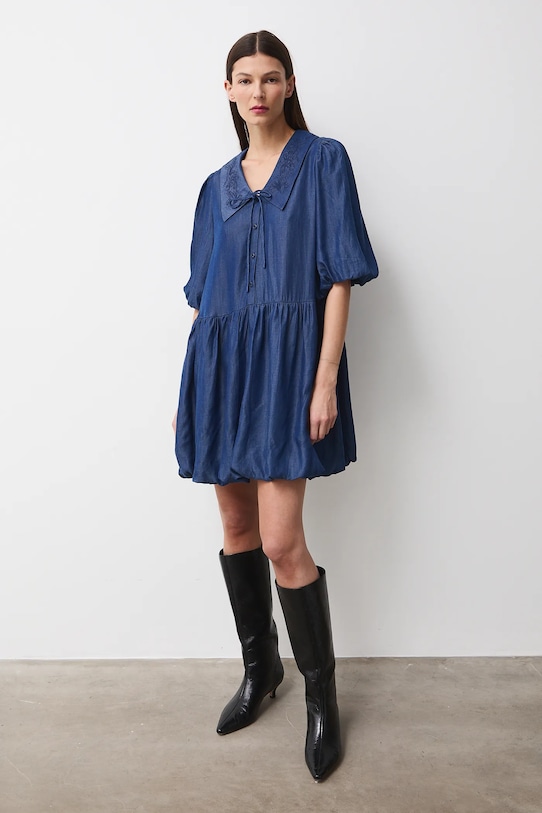 Sukienka jeansowa damska mini z ozdobnym haftem RW25-SUD902 granatowy RW25