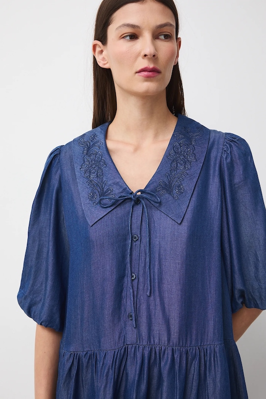 Sukienka jeansowa damska mini z ozdobnym haftem RW25-SUD902 granatowy