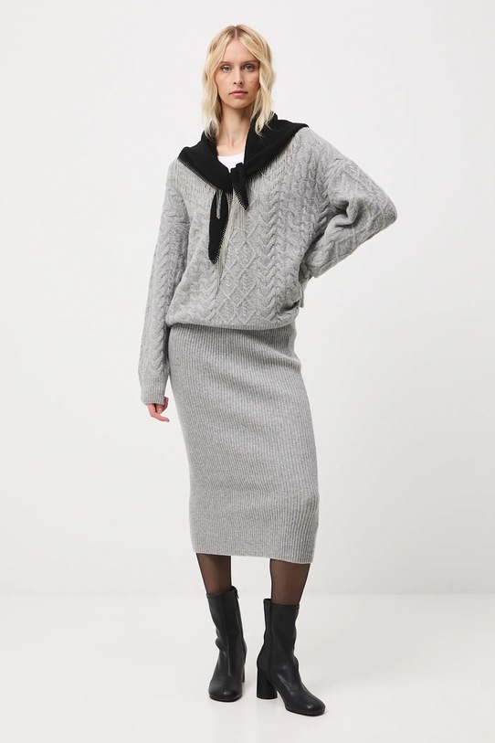 Sweter damski z warkoczowym splotem RW25-SWD073 szary RW25