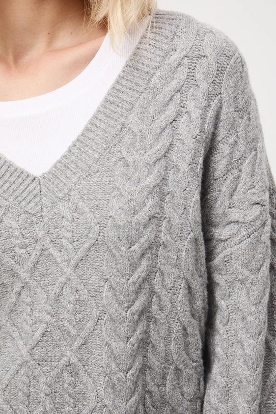 Sweter damski z warkoczowym splotem RW25-SWD073