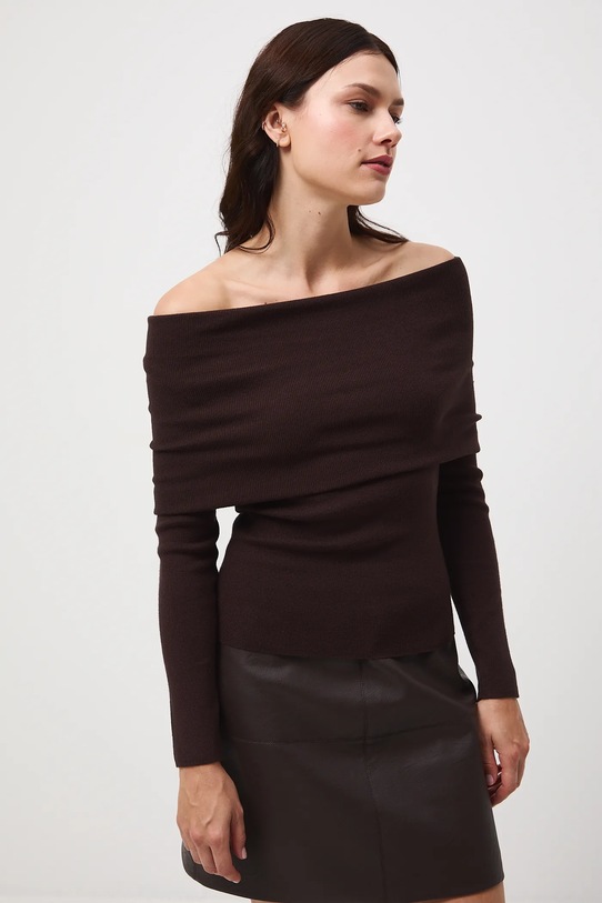 Sweter damski prążkowany brązowy RW25-SWD504