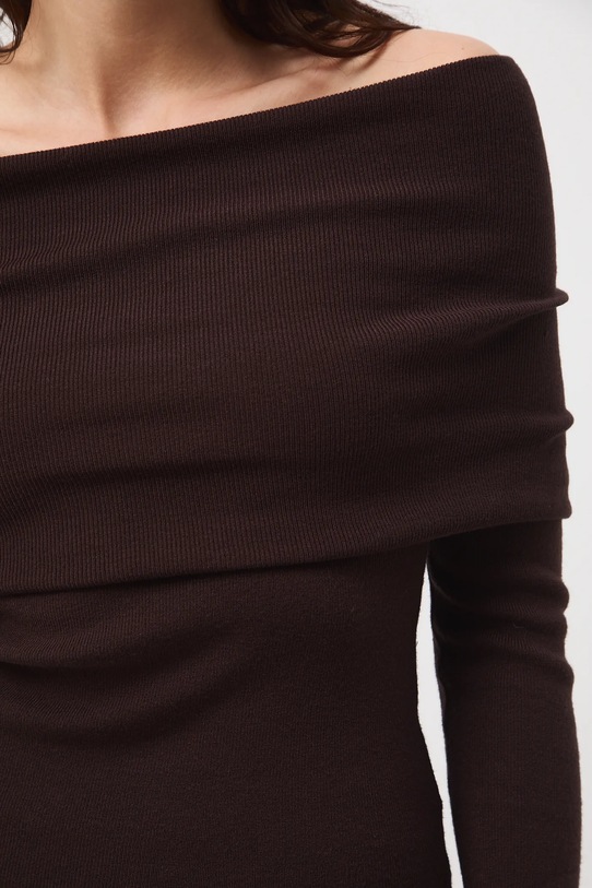 Sweter damski prążkowany RW25-SWD504 brązowy
