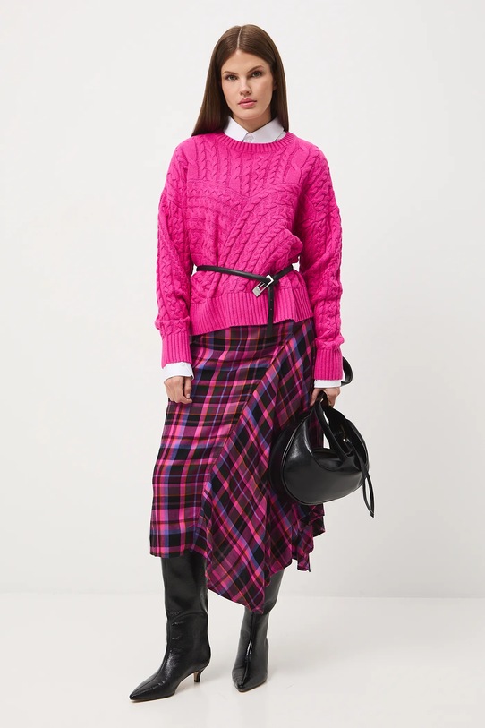 Sweter damski z warkoczowym splotem RW25-SWD609 różowy RW25