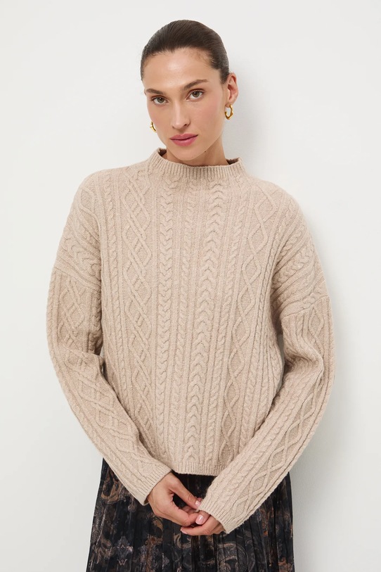 Sweter damski z warkoczowym splotem średniej grubości beżowy RW25-SWD817
