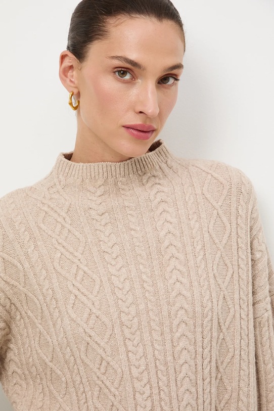 Sweter damski z warkoczowym splotem beżowy RW25-SWD817