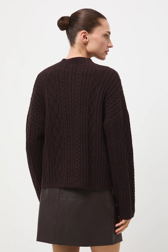Odzież Sweter damski z warkoczowym splotem RW25-SWD817 brązowy