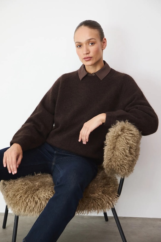 Sweter damski z moherem i wełną melanż brązowy RW25-SWD820