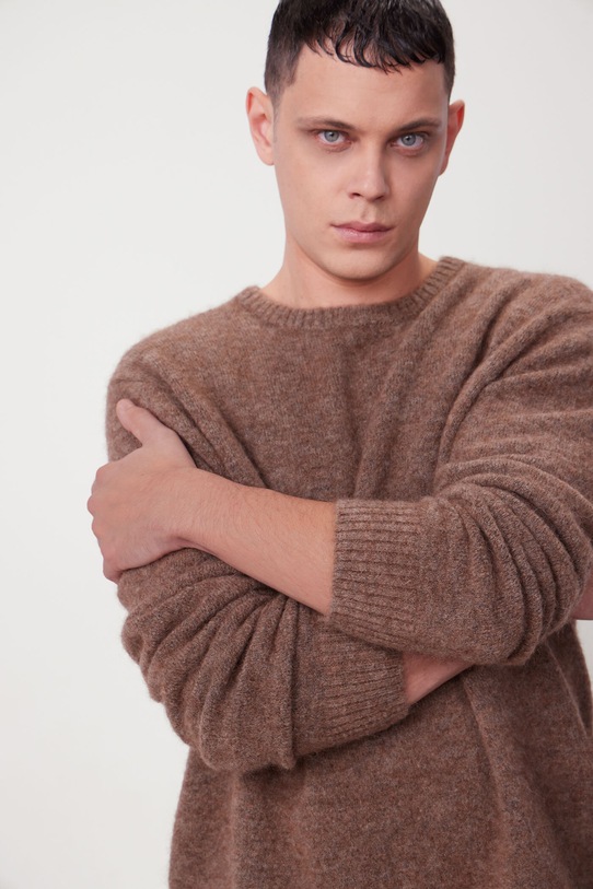 Medicine sweter okrągły brązowy RW25-SWM805