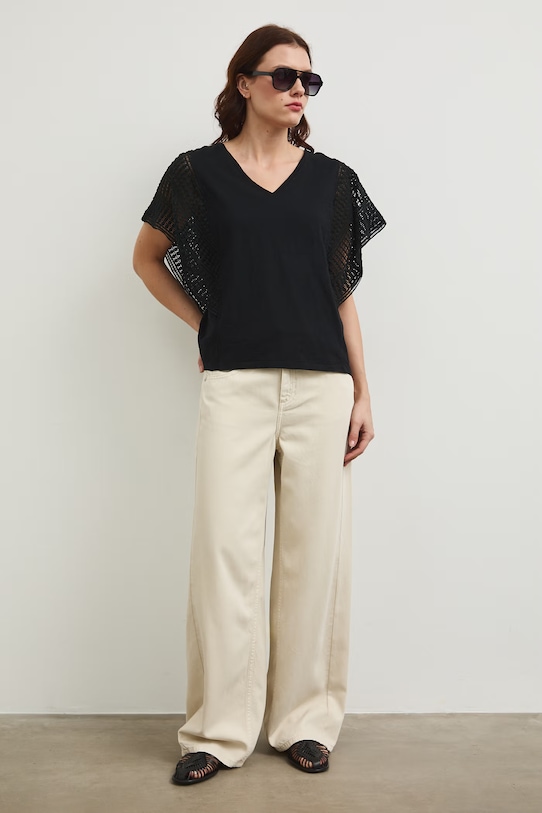 Bavlněné tričko dámské s ozdobnými rukávy RW25-TSD110 černá RS26