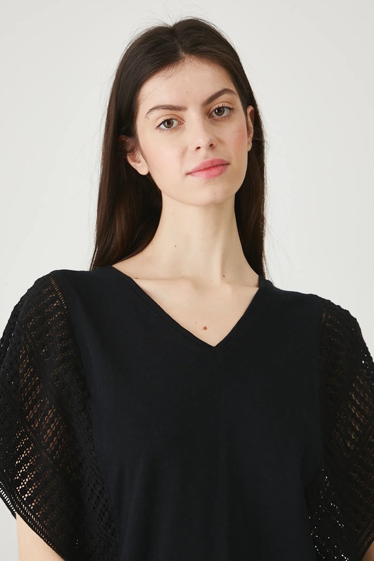 T-shirt bawełniany damski z ozdobnymi rękawami czarny RW25-TSD110