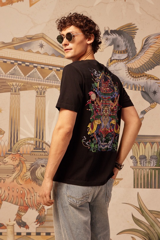T-shirt bawełniany męski z kolekcji Lands of Legends – Shangri-La okrągły czarny RW25-TSM256