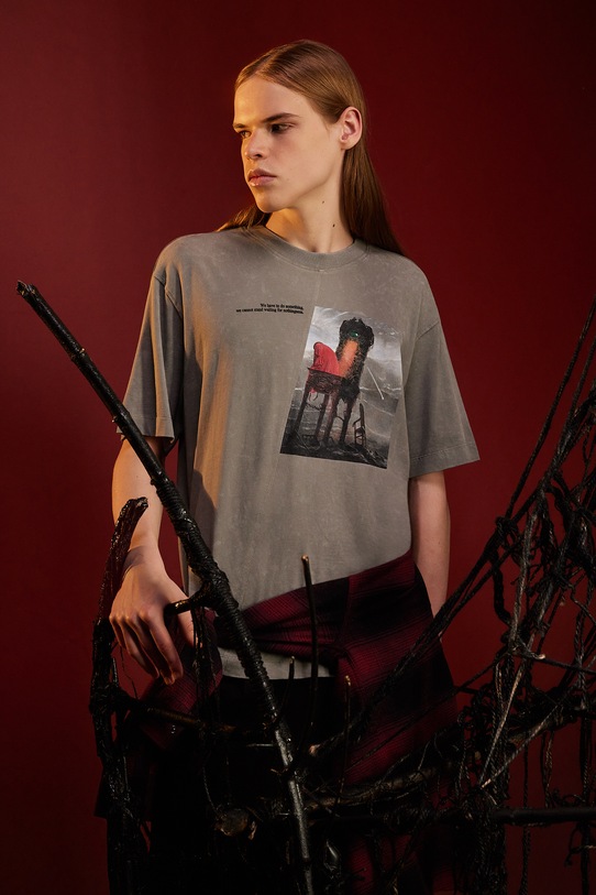 T-shirt bawełniany męski z kolekcji Zdzisław Beksiński x Medicine okrągły szary RW25-TSMA52